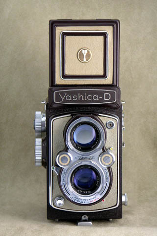 Yashica-D正面